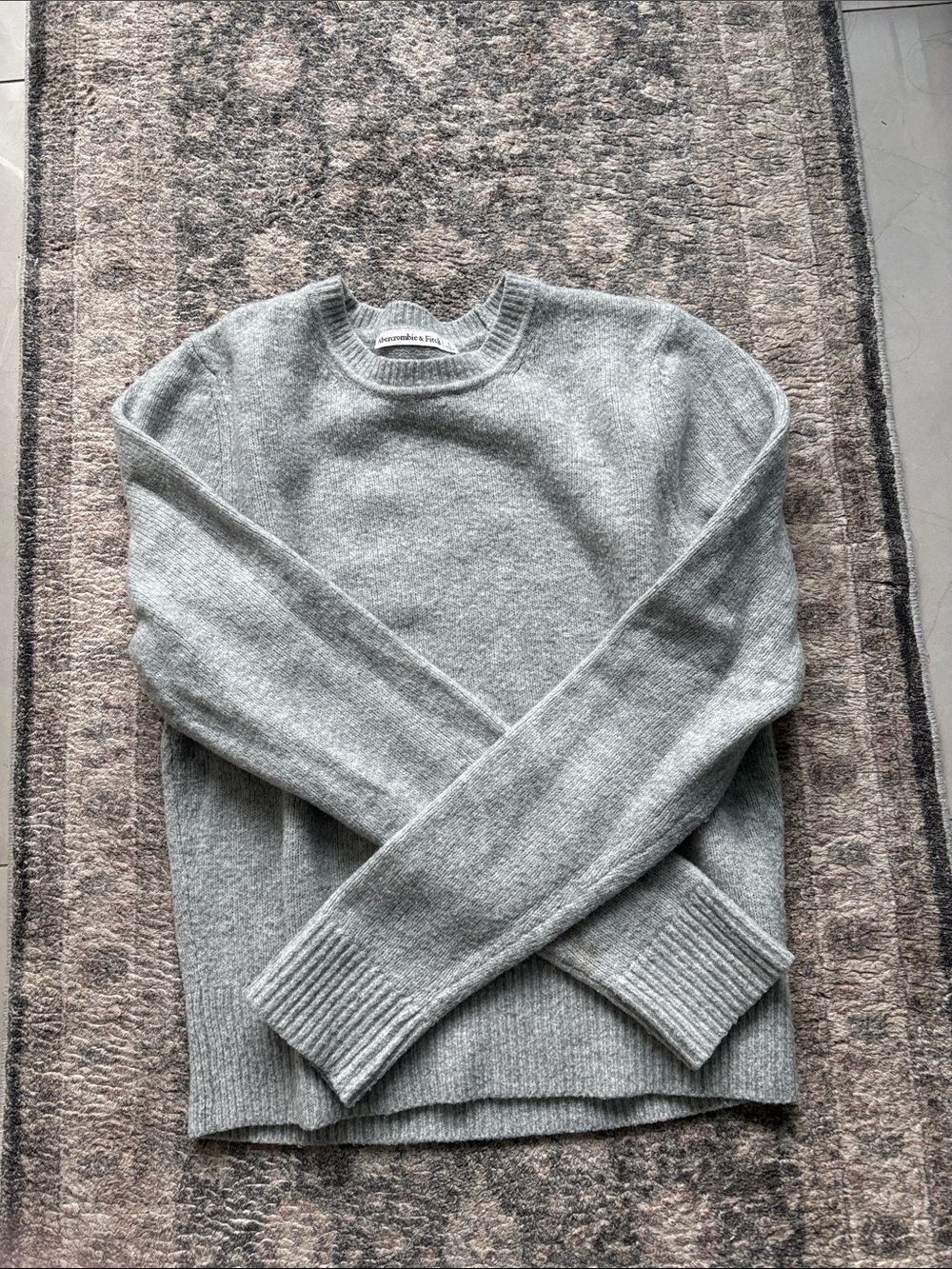 Abercrombie & Fitch Light Gray Crewneck Sweater